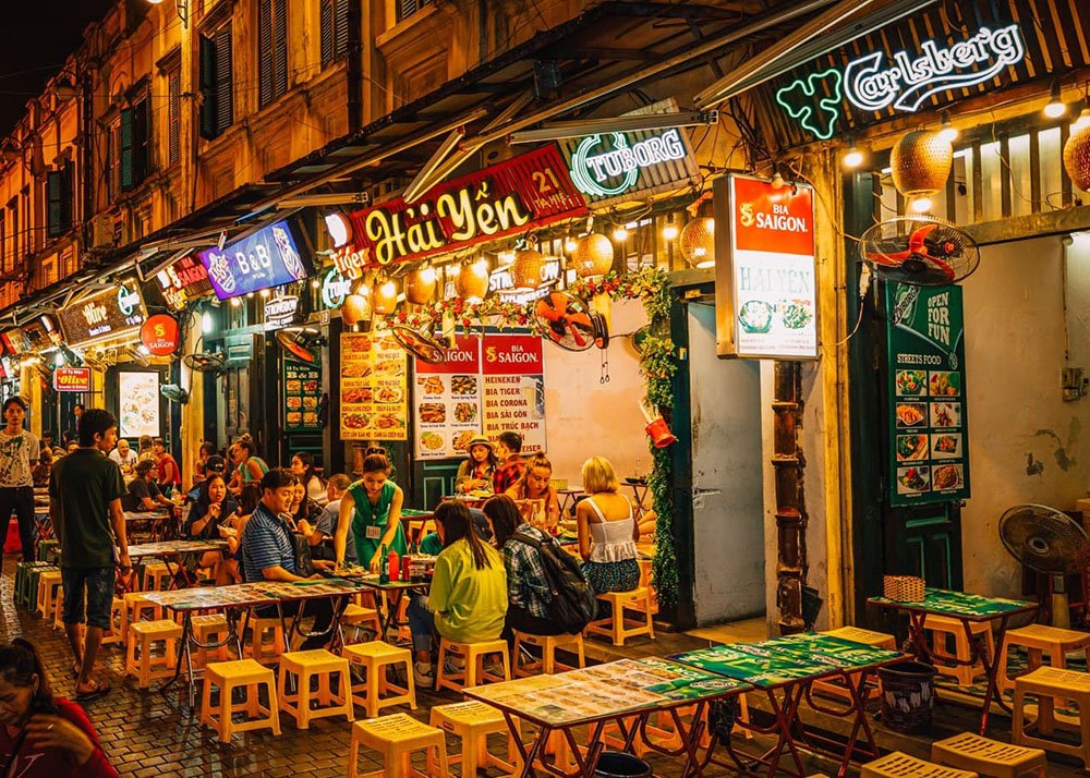 Nightlife in the Old Quarter of Hanoi in Vietnam: The vibrant nightlife scene in Hanoi's Old Quarter, featuring lively streets and illuminated buildings.